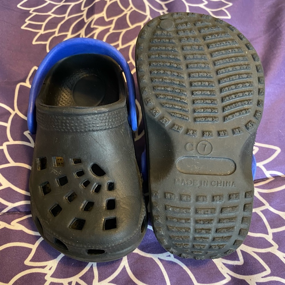 Toddler crocs - Picture 2 of 2